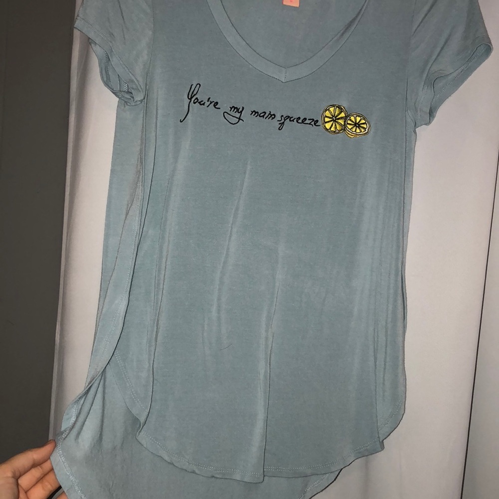 Medium graphic t lemon shirt with cutout sides